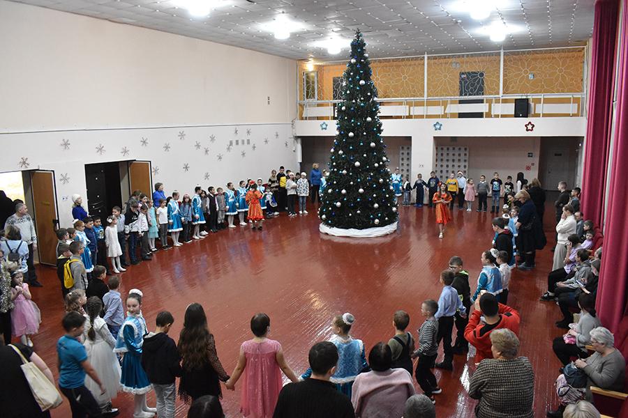 В Первоуральске прошли благотворительные елки