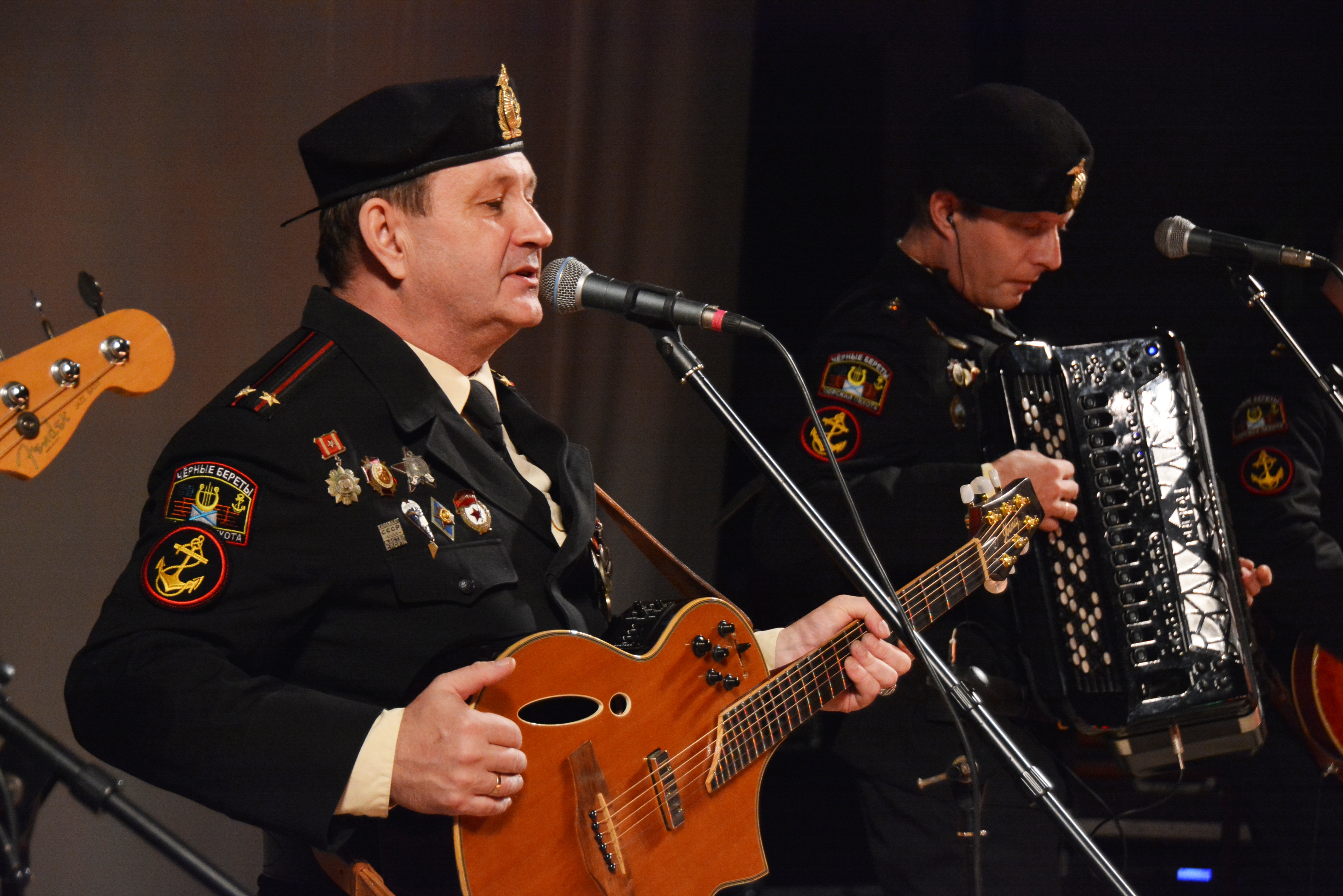 В Первоуральске состоялось выступление группы «Черные береты»