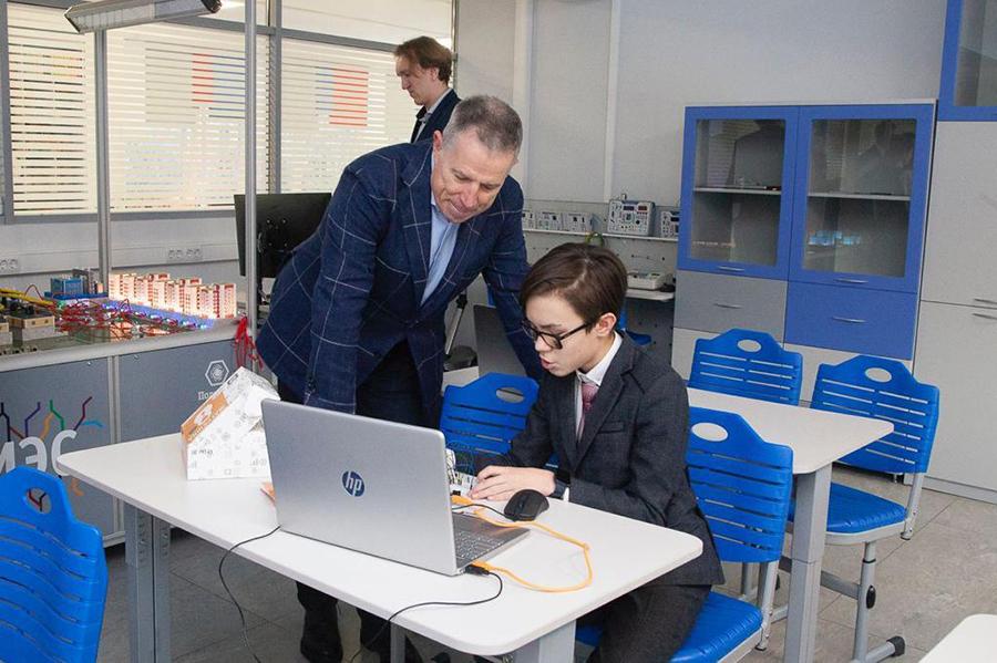 Губернатор оценил  образовательные проекты, реализуемые в Первоуральске